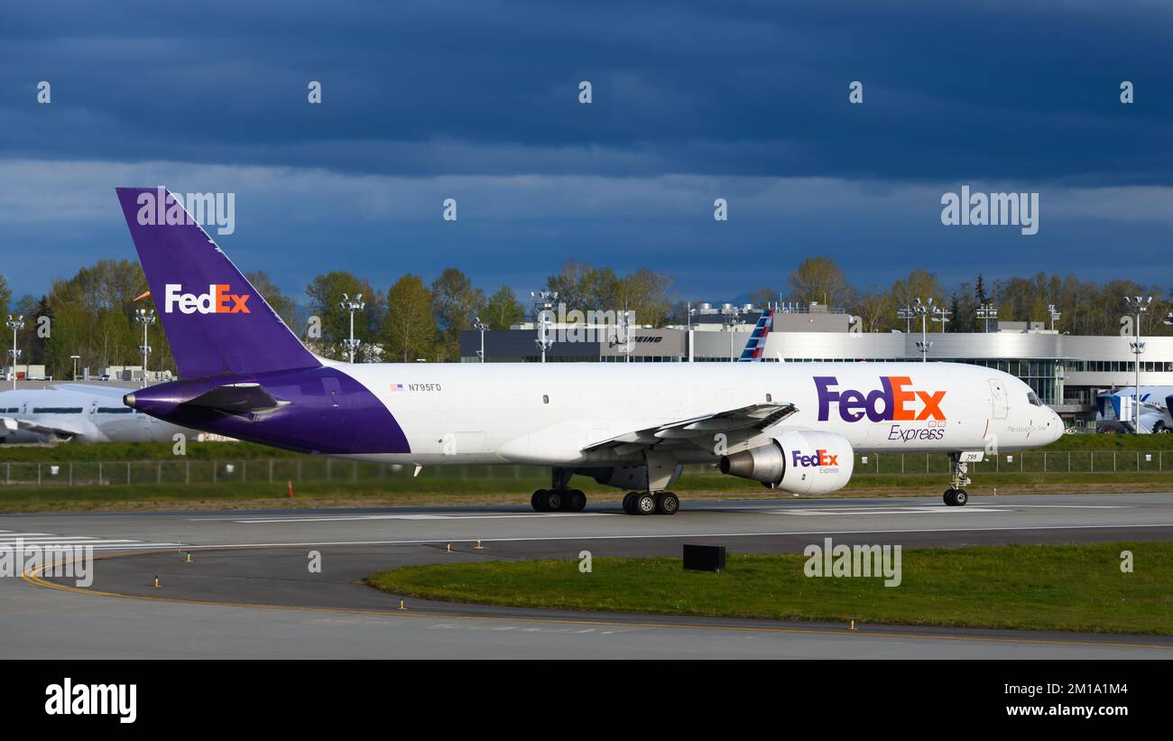 Everett, WA, USA - April 21, 2022; FedEx Express aircraft preparing to take off at Everett Paine Field. The freight plane is a converted Boeing 757-20 Stock Photo