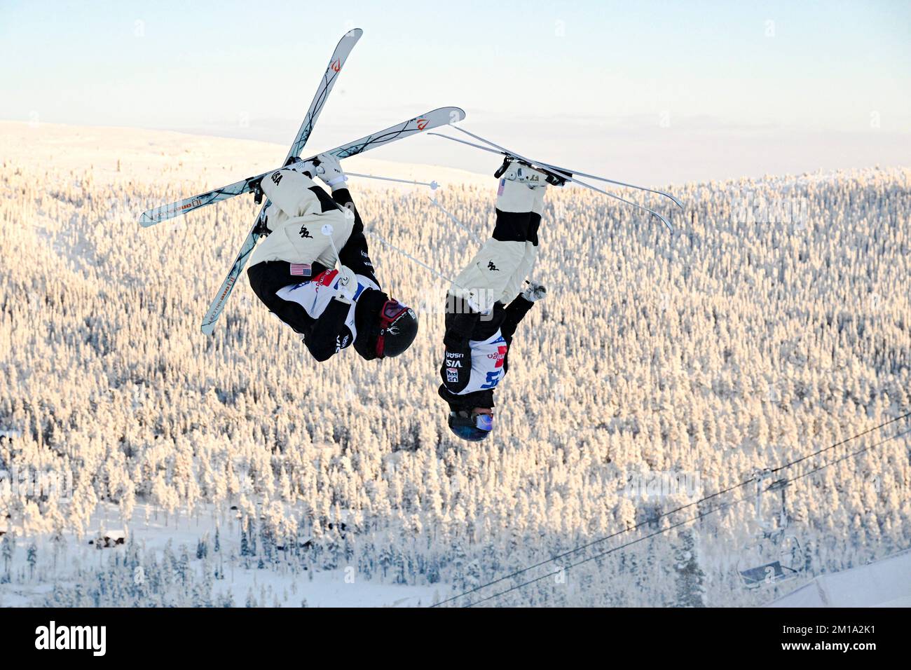 Laelin Kauf, USA (left) och Hannah Soar, USA, during the dual moguls Round of 16 at FIS Freestyle Ski World Cup 2022/23 in Idre fjall, Sweden, Sunday Stock Photo