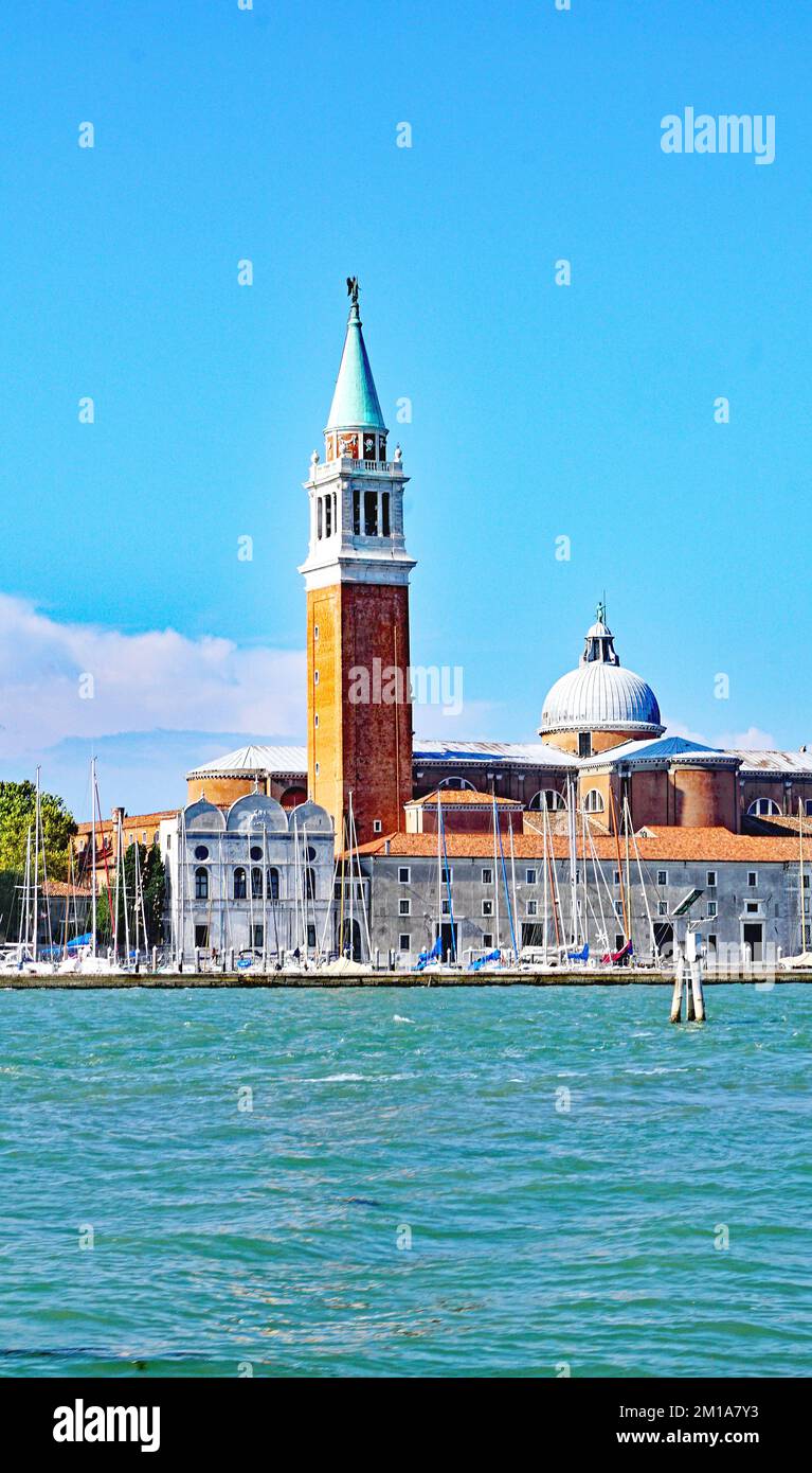 Venice crowd liner hi-res stock photography and images - Alamy