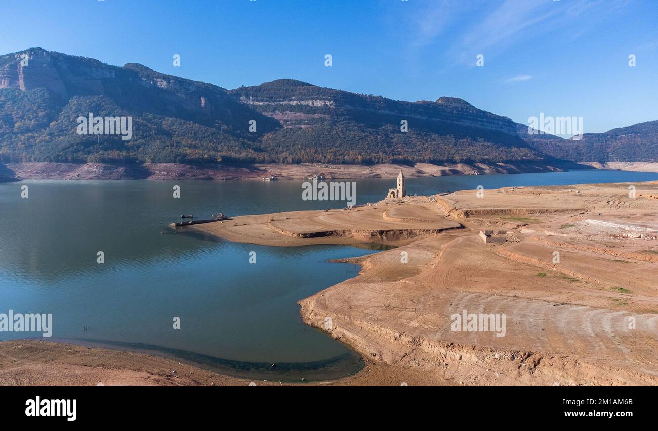 Dry swamp in the process of drought and lack of rain or moisture, a global natural disaster. Climate change, Drought impact, water crisis and water co Stock Photo