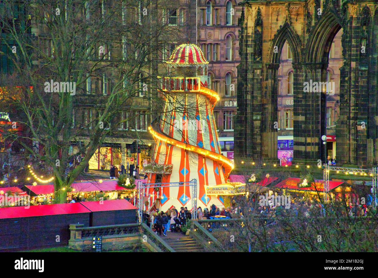 Edinburgh, Scotland, UK 11h December, 2022. Night time Christmas fairs
