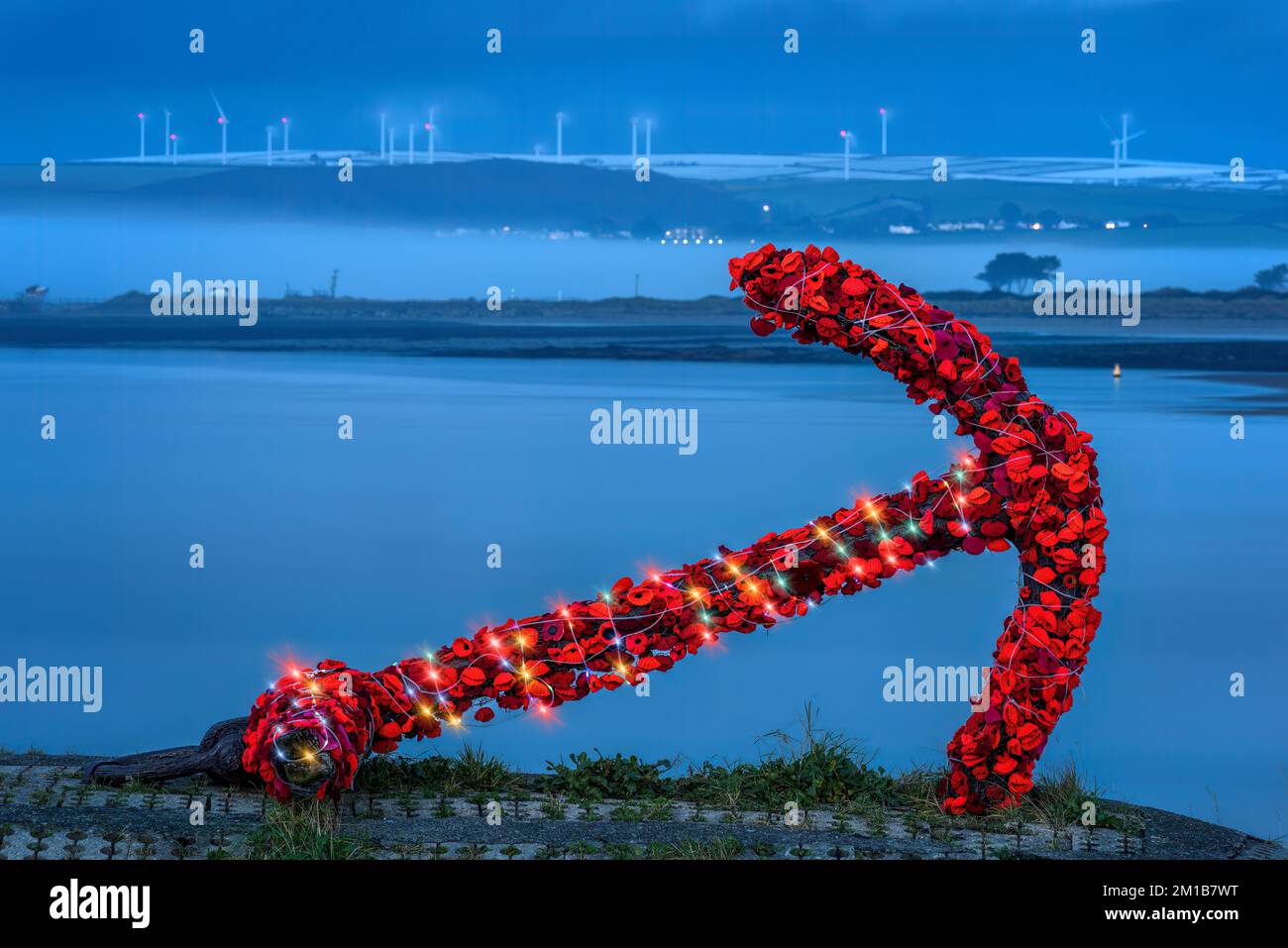 After a day of drifting mist and freezing temperatures in Appledore North Devon, the landmark Anchor on the quay, decorated with crocheted poppies and Stock Photo