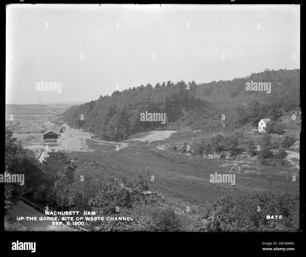 Wachusett Dam, main flume and up the gorge, site of waste channel, from the east, Clinton, Mass., Sep. 8, 1900 , waterworks, dams, construction sites Stock Photo