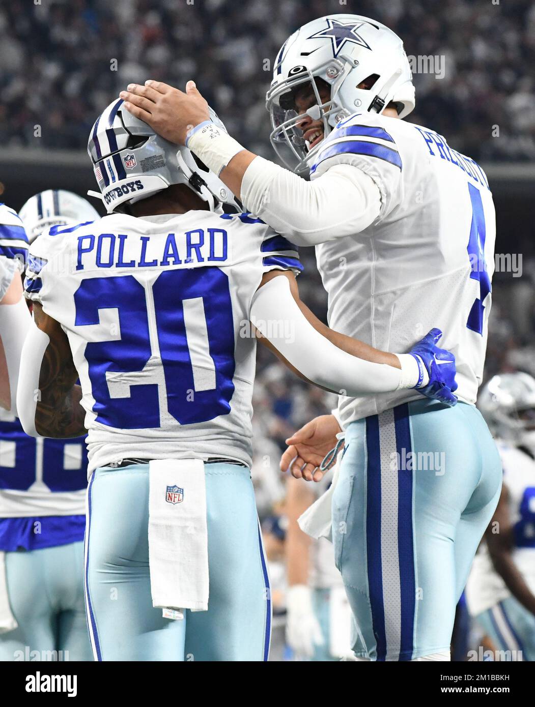 Texas Texans NFL football quarterback Matt Schaub and his wife Laurie visit  with 2-month-old chemotherapy patient Olivia Esparza and her father Eduardo  in the Child Life Room at the Texas Children's Hospital, image size:1051x1390
