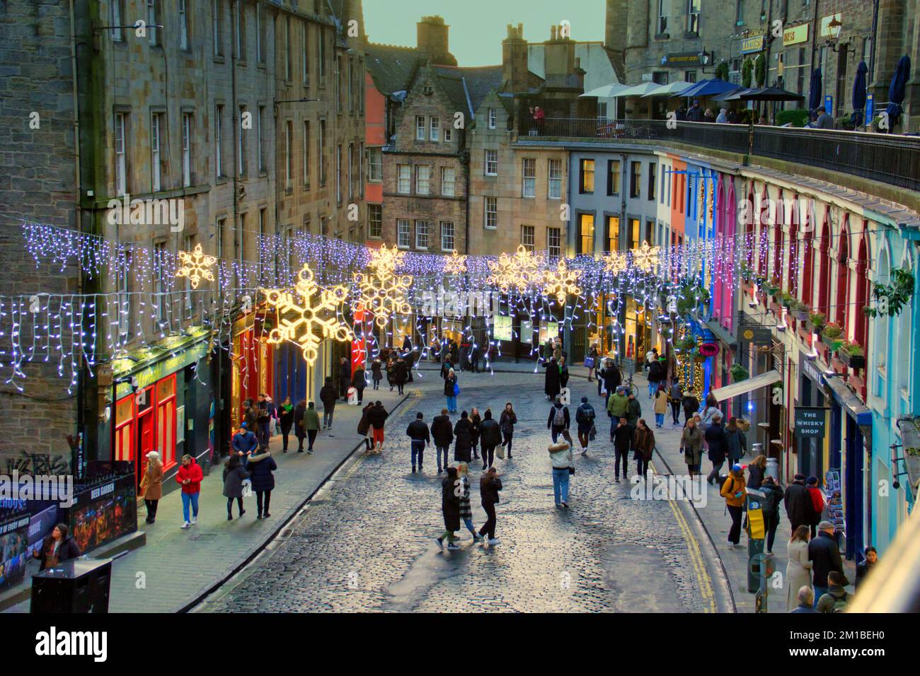 Edinburgh, Scotland, UK 11h December, 2022. Night time Christmas fairs in Edinburgh saw tourists