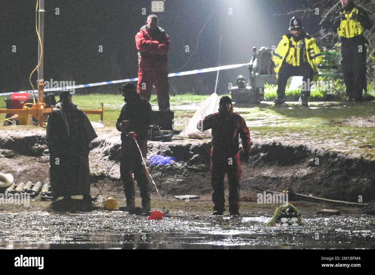 Babbs Mill Park, Solihull, 11th December 2022. Divers from ...