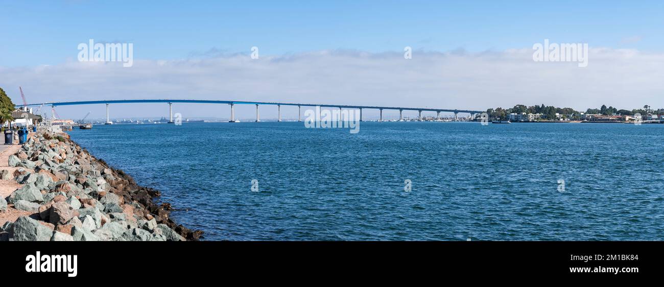 Harbor island in san diego bay hi-res stock photography and images - Alamy