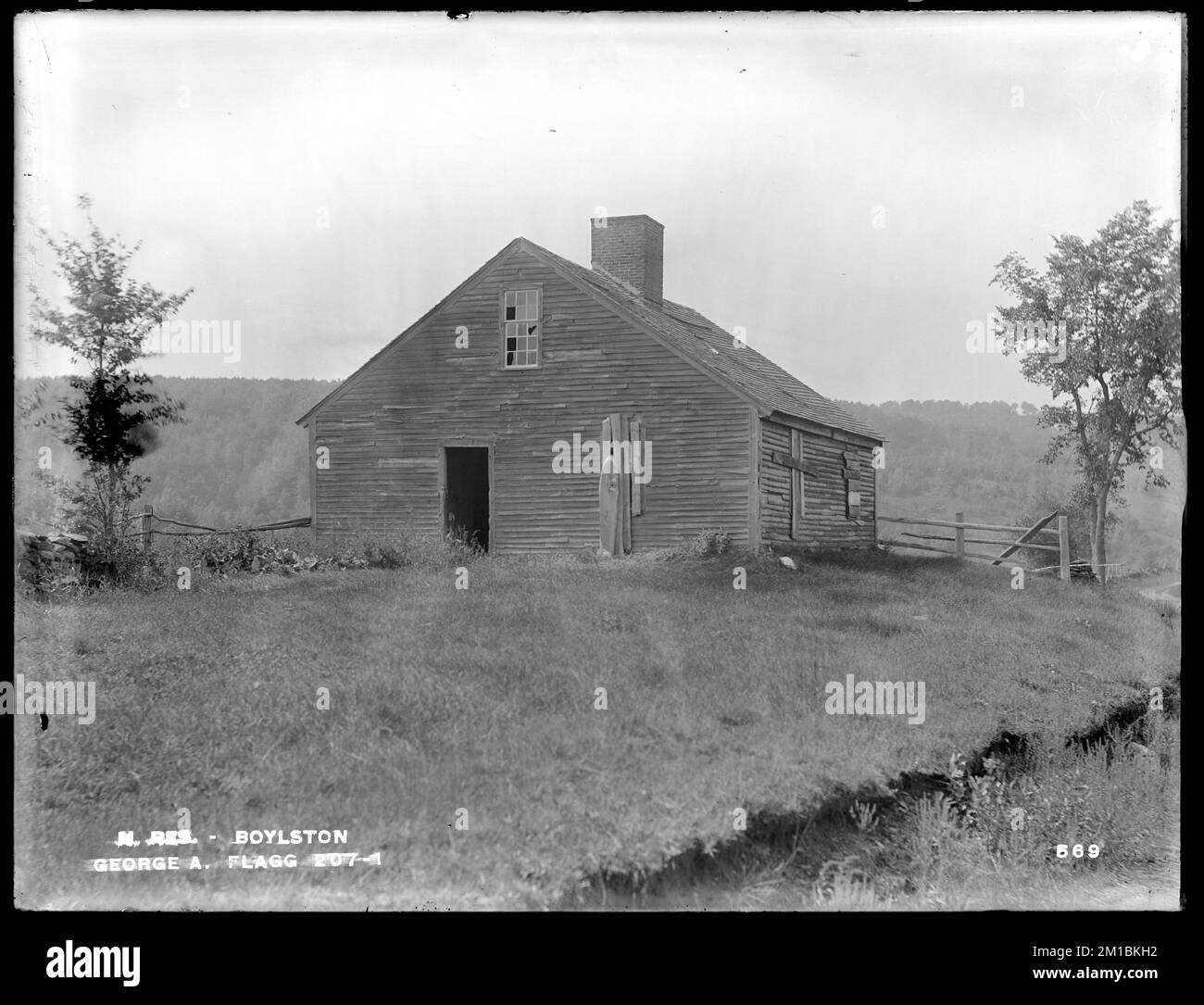 Wachusett Reservoir, old house of George A. Flagg, from the east, Boylston, Mass., Sep. 11, 1896 , waterworks, reservoirs water distribution structures, real estate Stock Photo