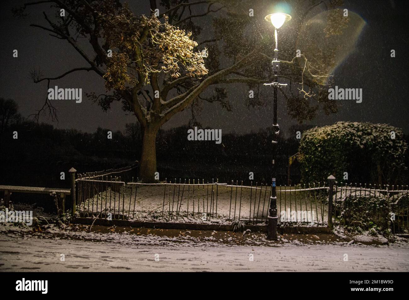 London, UK. 11th Dec, 2022. Snow Envelops Chiswick Mall and the High