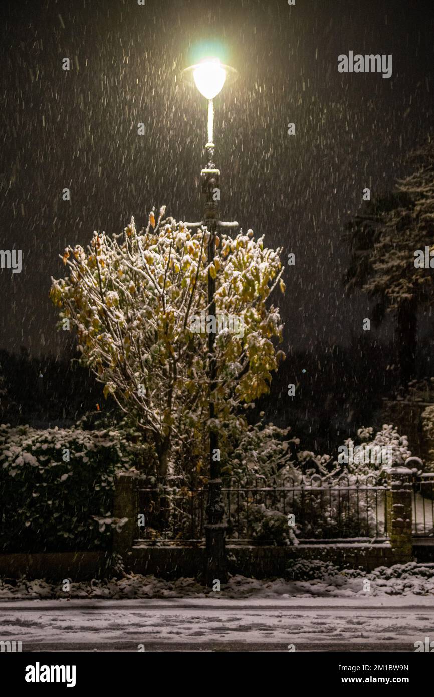 London, UK. 11th Dec, 2022. Snow Envelops Chiswick Mall and the High