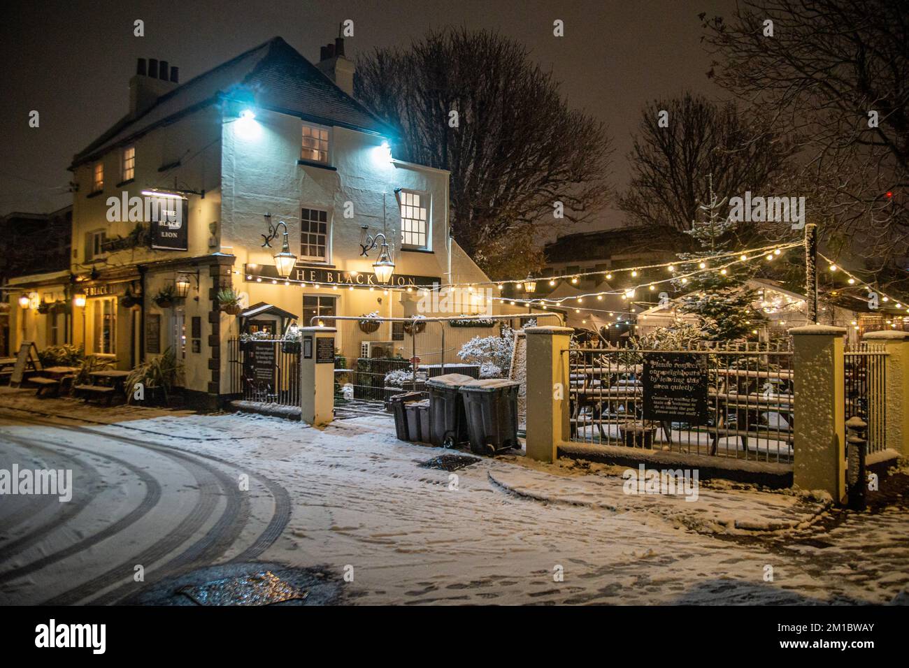London, UK. 11th Dec, 2022. Snow Envelops Chiswick Mall and the High