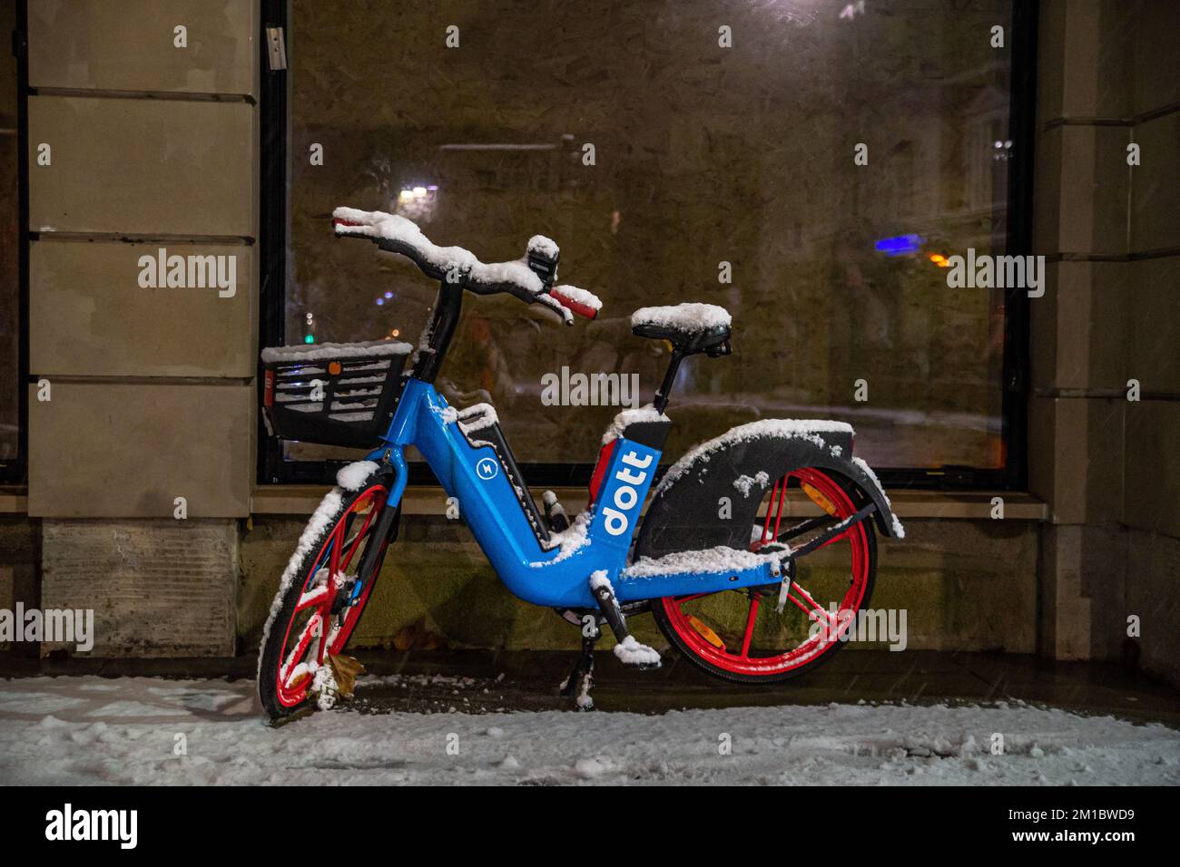 London, UK. 11th Dec, 2022. Snow Envelops Chiswick Mall and the High