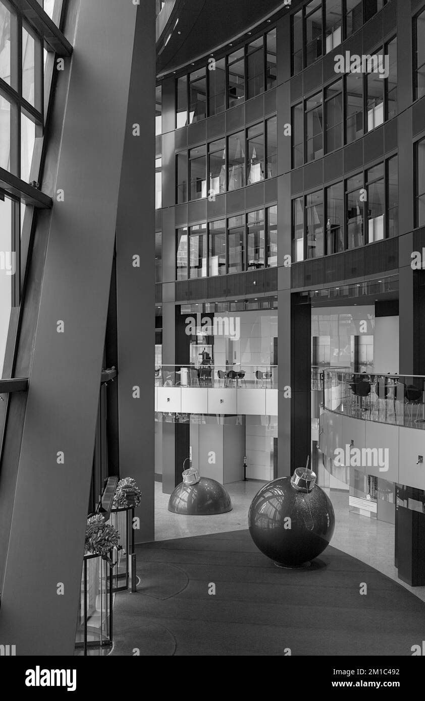 Interior lobby skyscraper Black and White Stock Photos & Images - Alamy