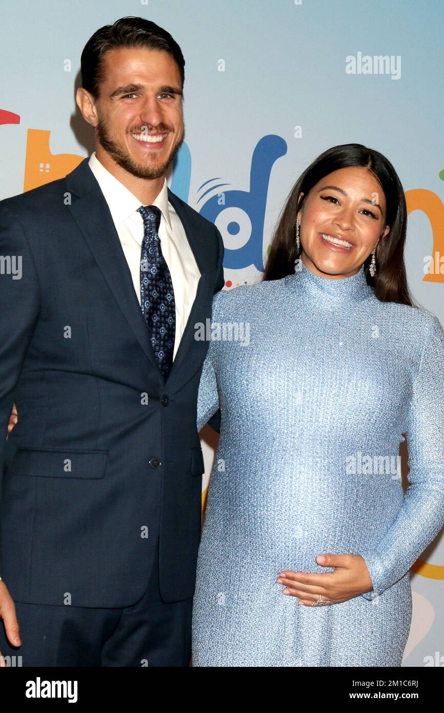 Gina rodriguez and parents hi-res stock photography and images - Alamy