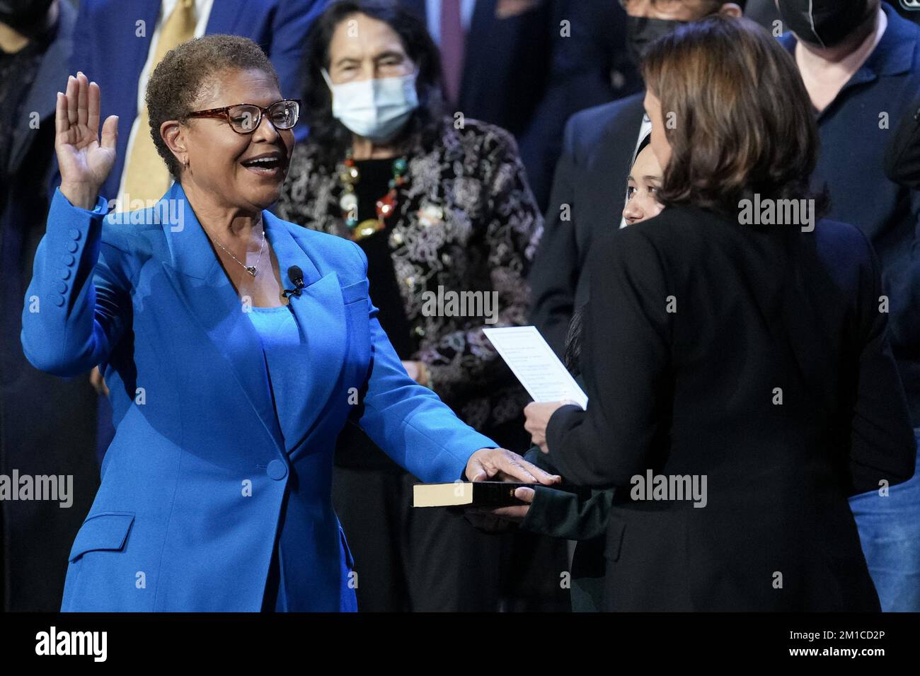 Los Angeles, United States. 11th Dec, 2022. Karen Bass, mayor of Los Angeles, California, is sworn-in by Vice President Kamala Harris during an inaugural ceremony in Los Angeles, California on Sunday, December 11, 2022. A six-term congresswomen, Bass last month was elected as the first female and second Black mayor of Los Angeles running on a platform that emphasized her beginnings as a community organizer and experience as a veteran legislator in Sacramento and Washington. Photo by Eric Thayer/UPI Credit: UPI/Alamy Live News Stock Photo