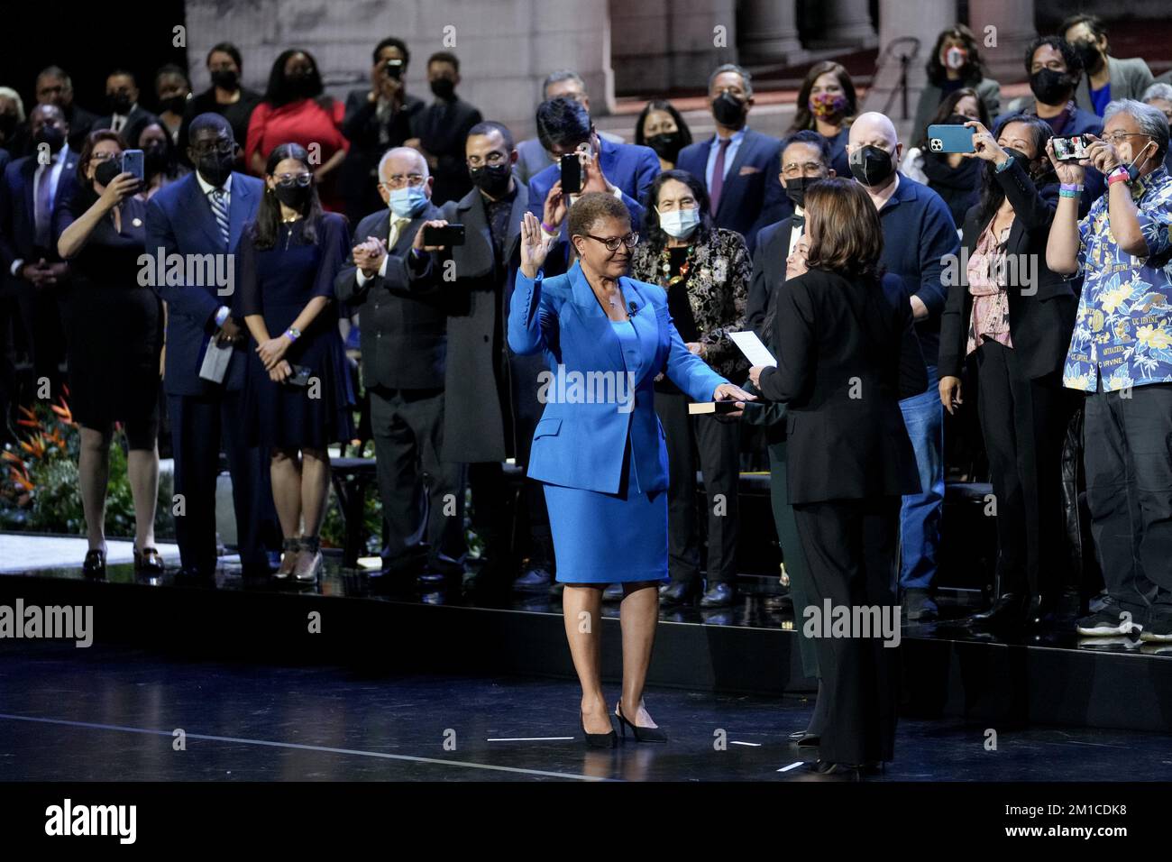 Los Angeles, United States. 11th Dec, 2022. Karen Bass, mayor of Los Angeles, California, is sworn-in by Vice President Kamala Harris during an inaugural ceremony in Los Angeles, California on Sunday, December 11, 2022. A six-term congresswomen, Bass last month was elected as the first female and second Black mayor of Los Angeles running on a platform that emphasized her beginnings as a community organizer and experience as a veteran legislator in Sacramento and Washington. Photo by Eric Thayer/UPI Credit: UPI/Alamy Live News Stock Photo
