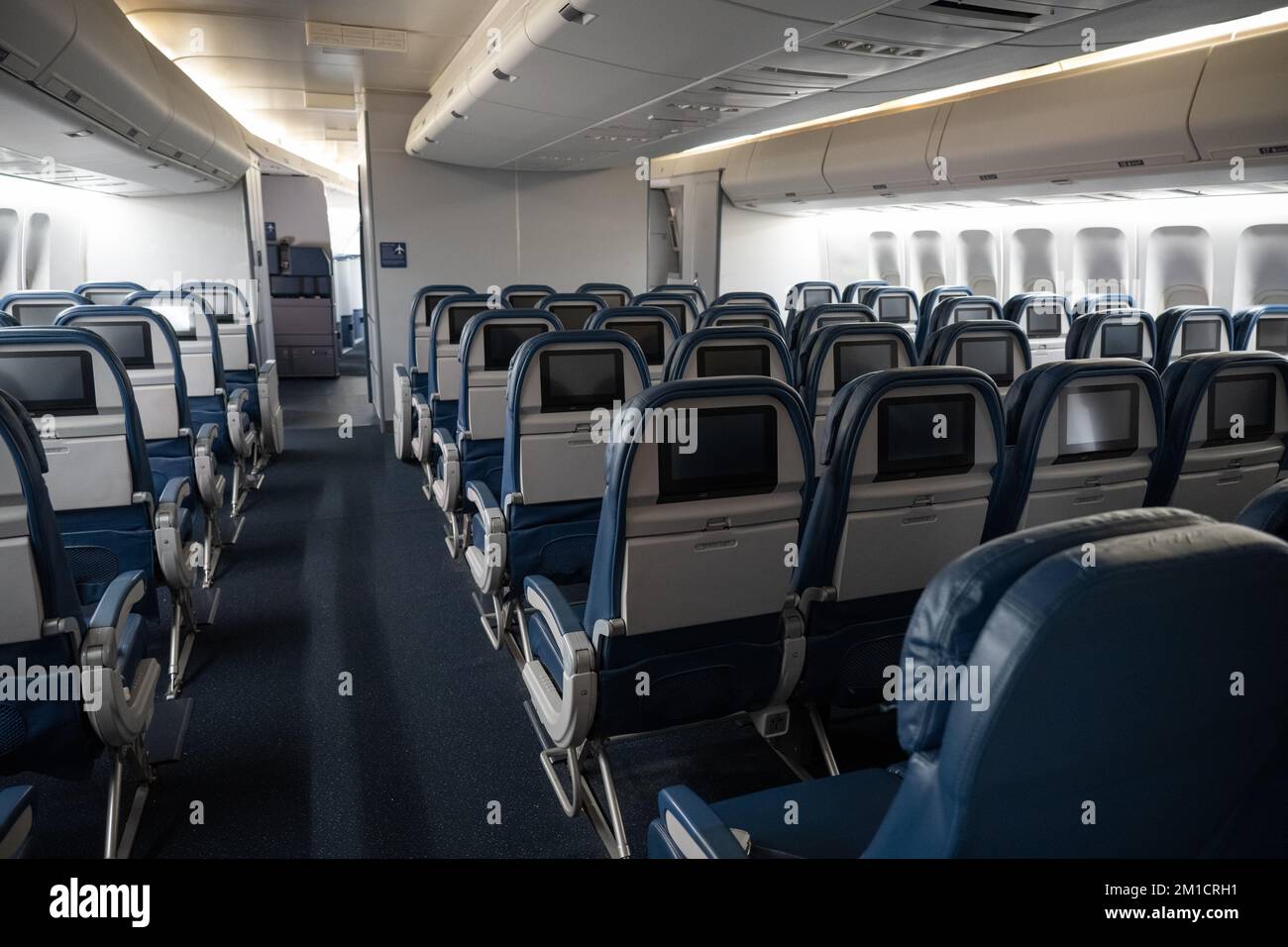 Economy Class seating onboard a Delta Air Lines Boeing 747-400 Stock Photo