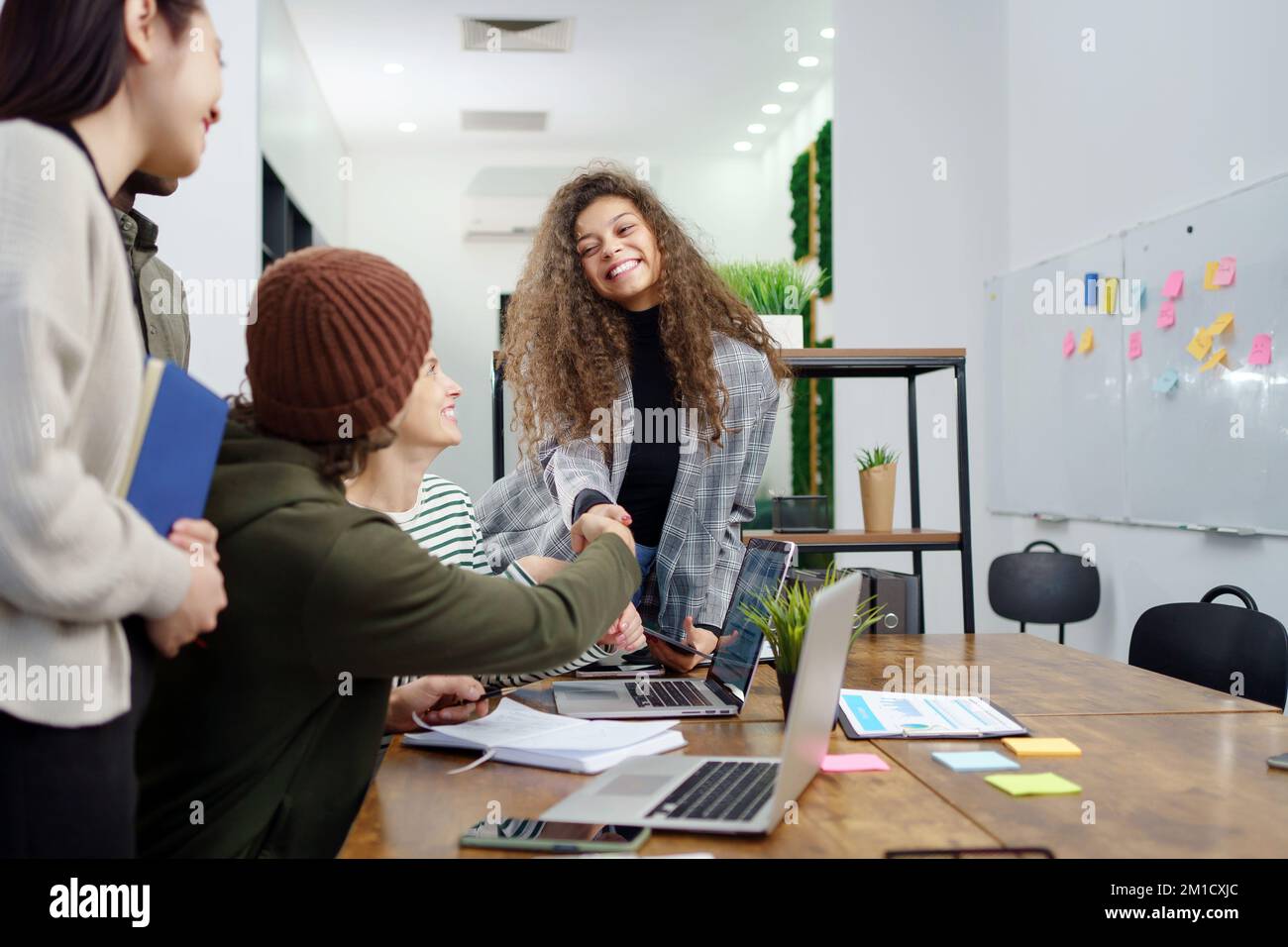 Multicultural workplace hi-res stock photography and images - Alamy