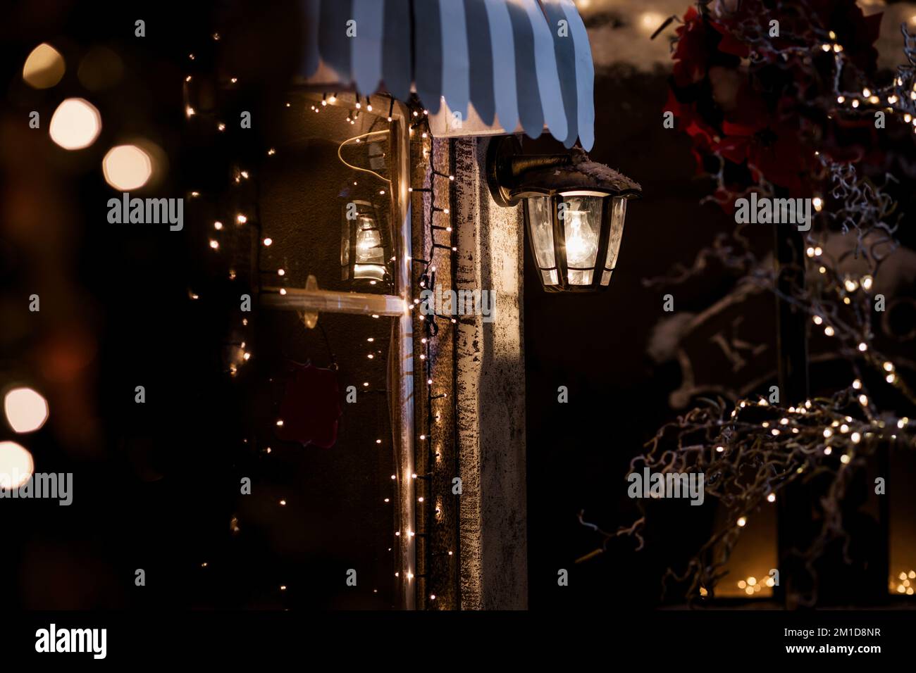 Vintage street lantern hi-res stock photography and images - Alamy