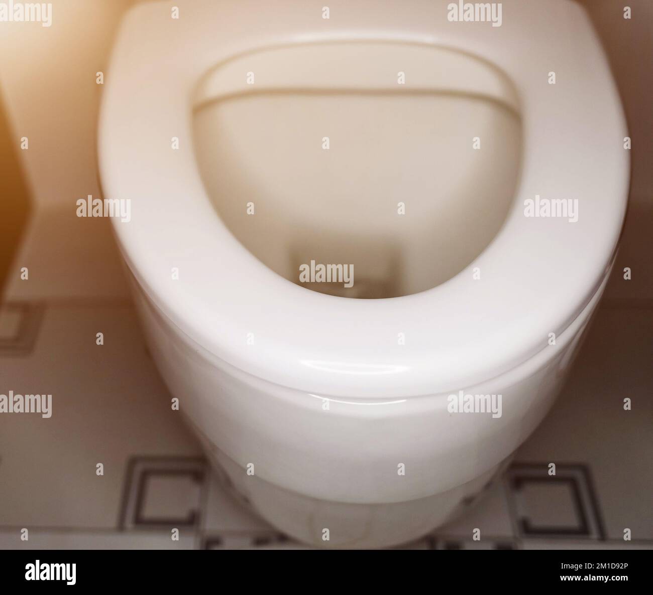 A clean white toilet bowl inside a bathroom Stock Photo - Alamy