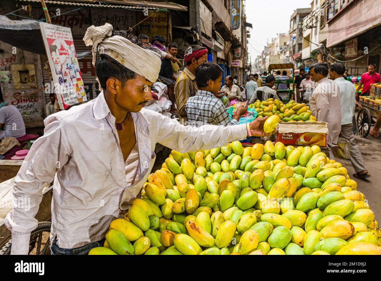 A street vendor is selling mangoes at a street market in Old Delhi