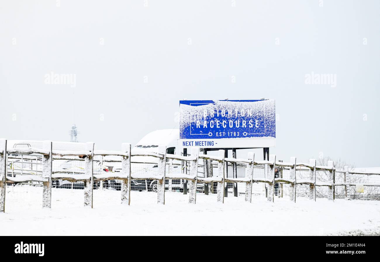 Brighton UK 12th December 2022 -  Brighton Racecourse in the snow this morning as the freezing weather is forecast to last for the next few days throughout Britain . : Credit Simon Dack / Alamy Live News Stock Photo