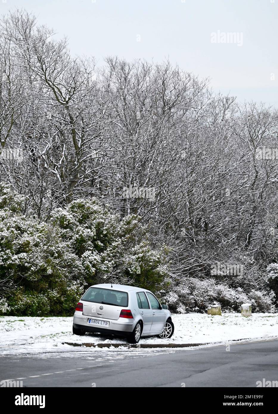 Brighton UK 12th December 2022 - Snow near Brighton Racecourse this morning as the freezing weather is forecast to last for the next few days throughout Britain . : Credit Simon Dack / Alamy Live News Stock Photo