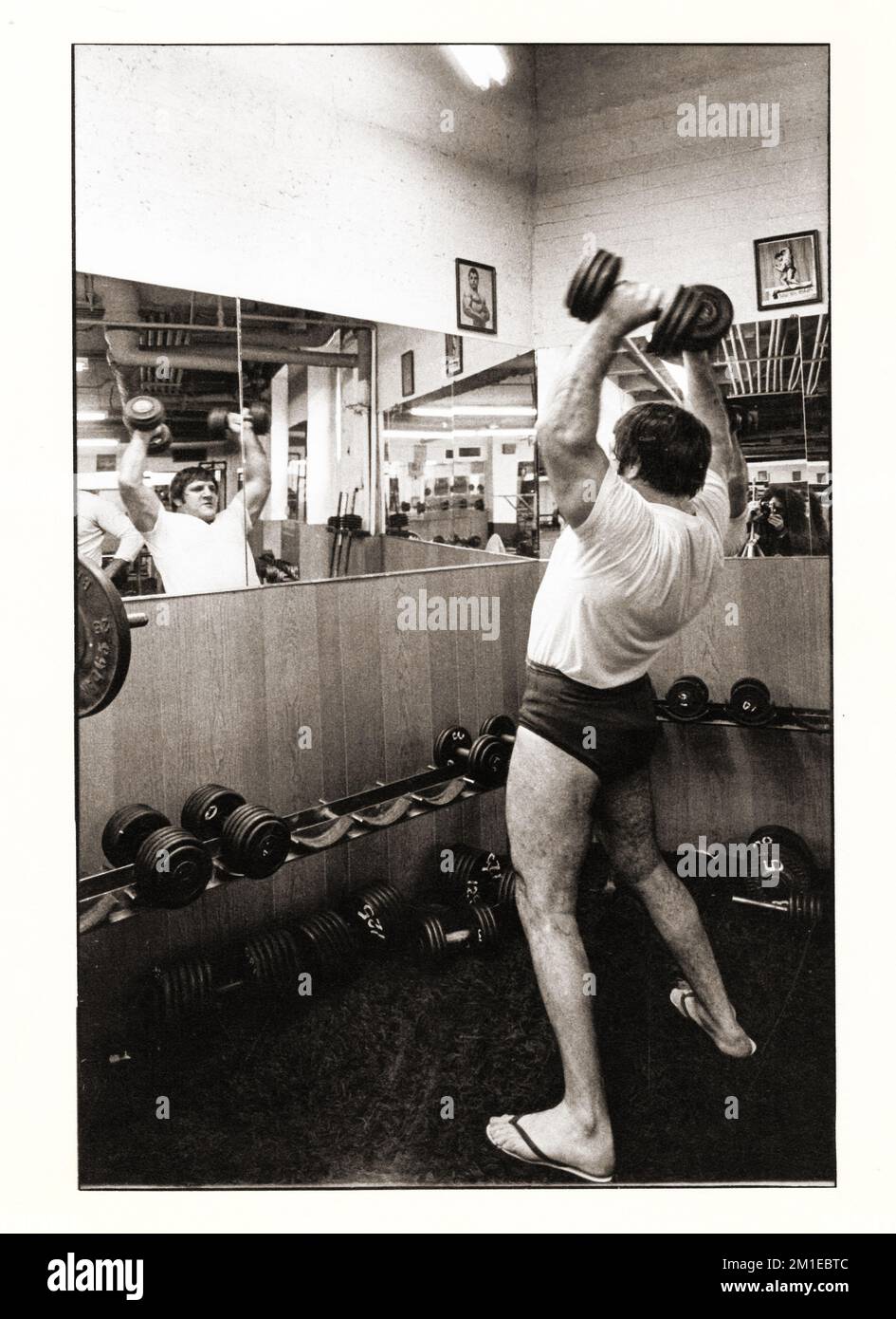 Wrestling legend Bruno Sammartino works out with heavy weights at the Mid City Health Club in Midtown, Manhattan, New York City, 1975 Stock Photo