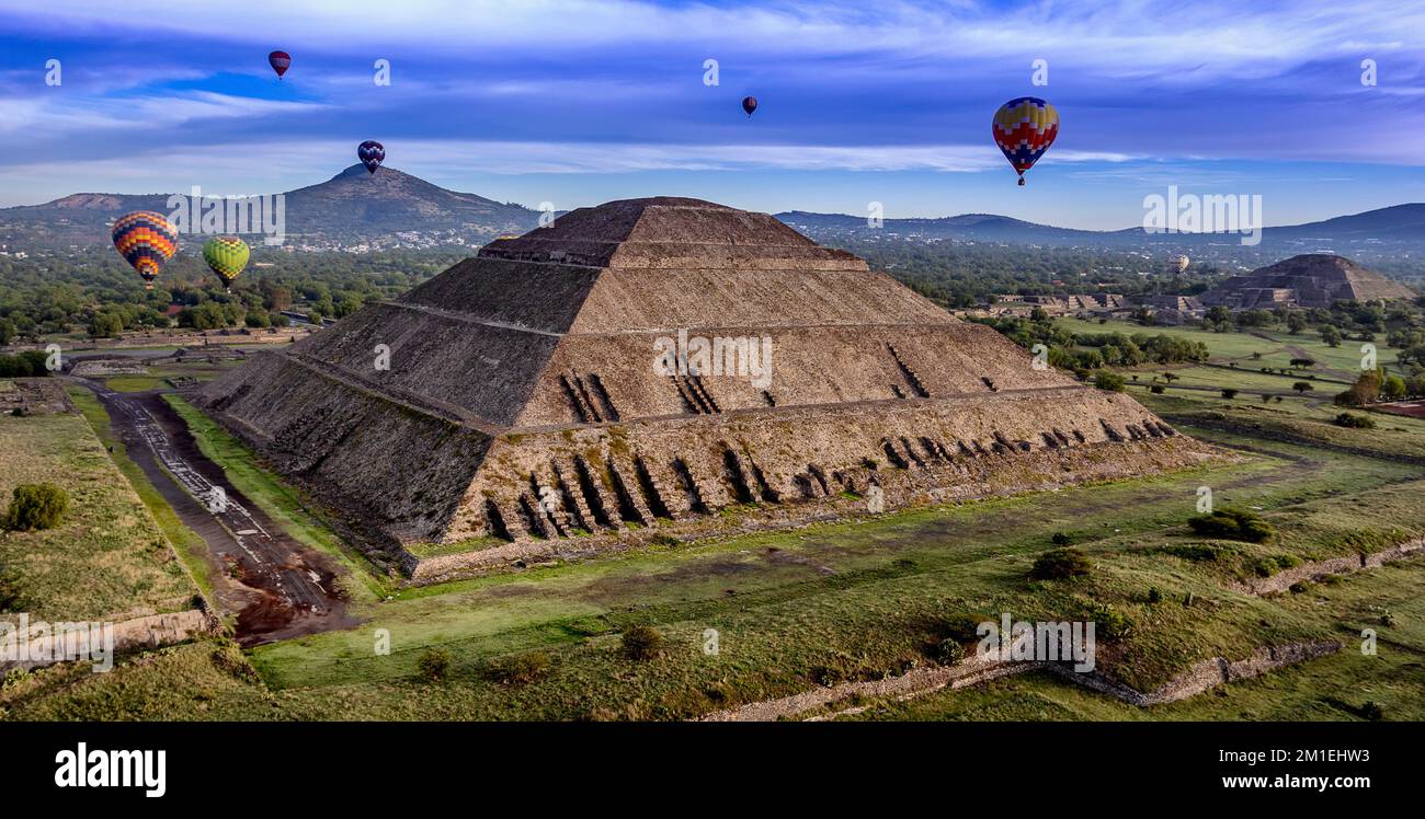 An aerial view of hot air balloons above the Teotihuacan pyramid in Mexico city Stock Photo Alamy