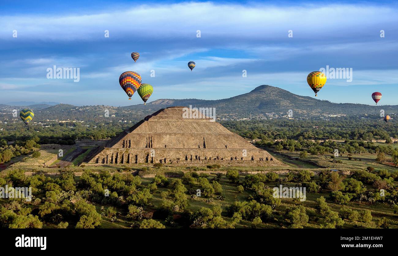 An aerial view of hot air balloons above the Teotihuacan pyramid in Mexico city Stock Photo Alamy