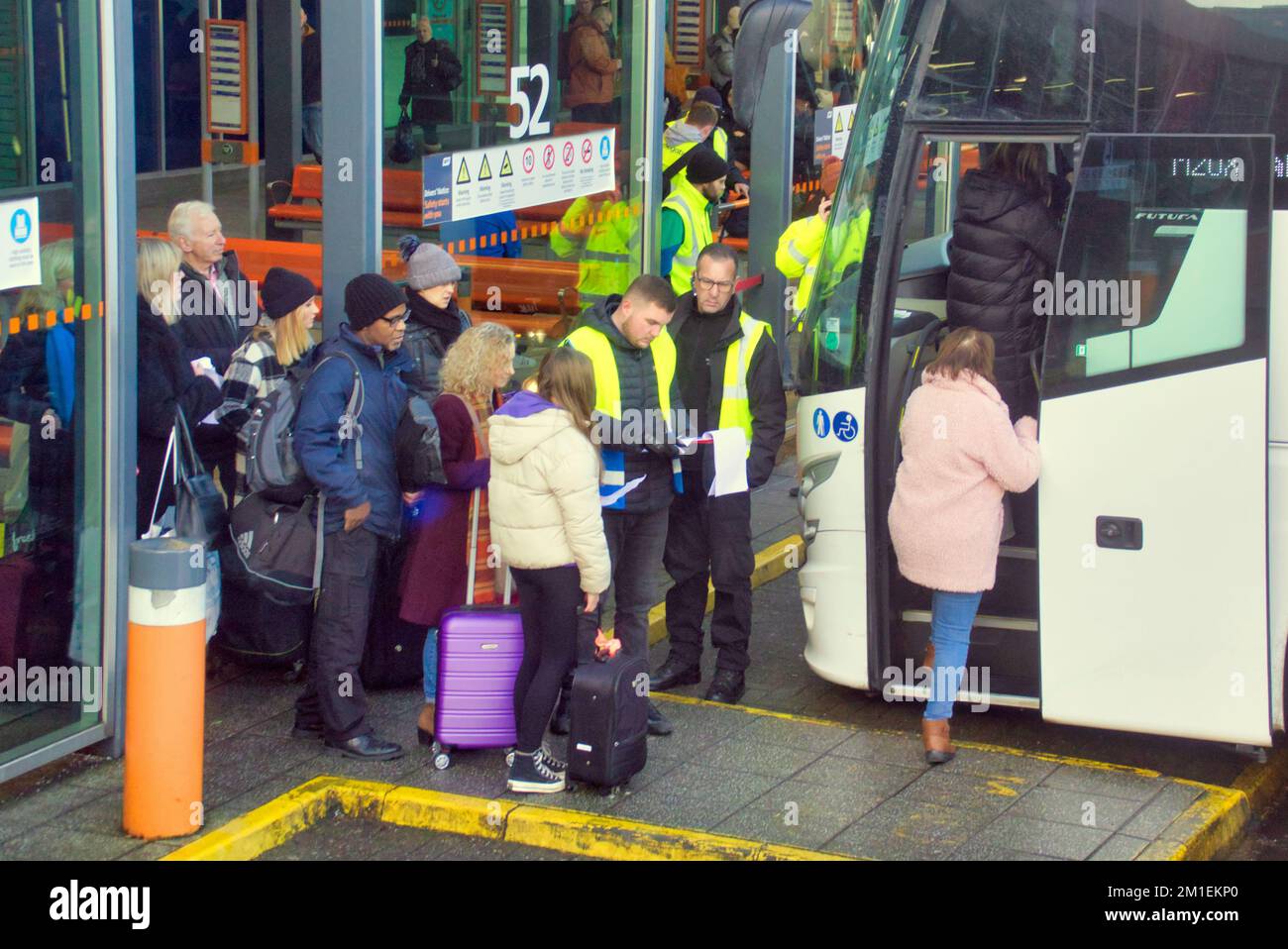 Glasgow Buchanan street station citybus boarding luggage Stock Photo