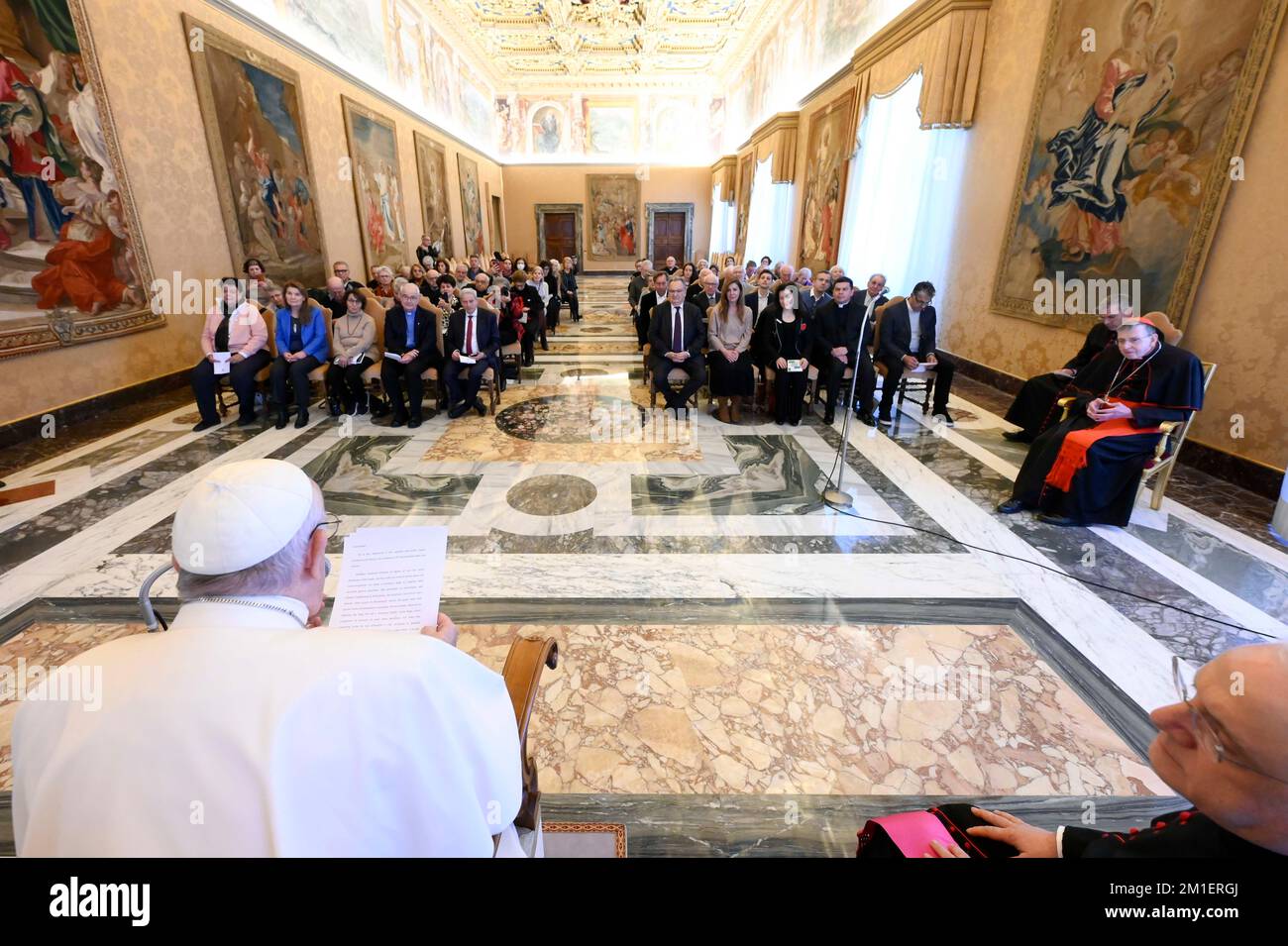Vatican, Vatican. 12th Dec, 2022. Vatican, 2022/12/12 .Pope Francis receives in audience the Members of the Amitié Judéo-Chrétienne de France at the Vatican Photograph by Vatican Mediia/Catholic Press Photos . RESTRICTED TO EDITORIAL USE - NO MARKETING - NO ADVERTISING CAMPAIGNS. Credit: Independent Photo Agency/Alamy Live News Stock Photo