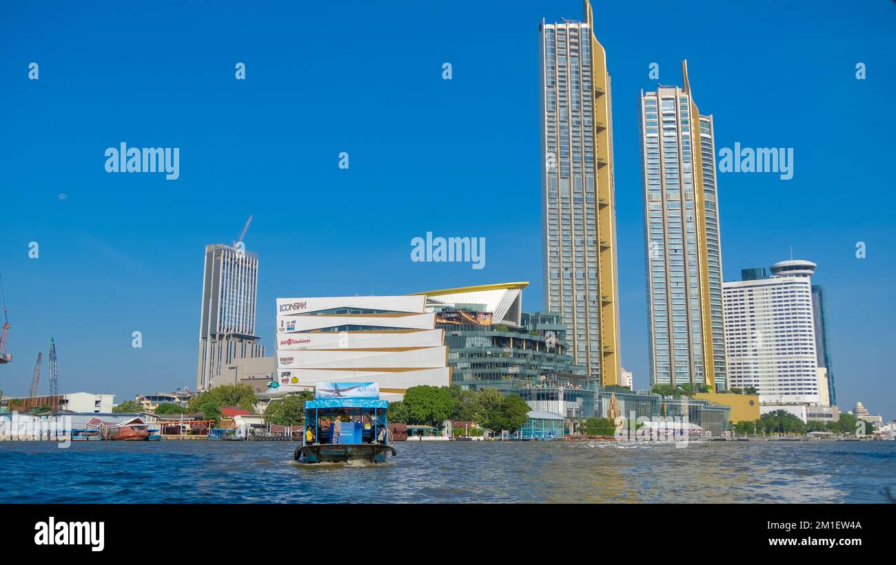 Icon Siam shopping mall and luxury condominiums by Chaophraya River ...