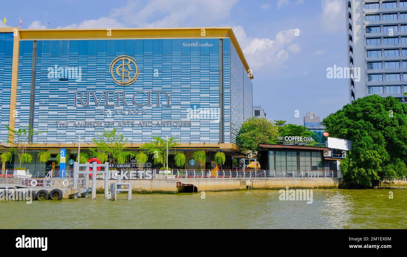 A modern shopping mall by Chaophraya River, Bangkok, Thailand Stock Photo