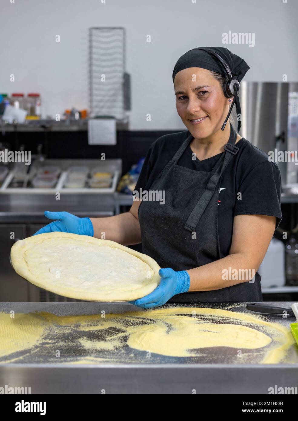 Woman italian bakery hi-res stock photography and images - Alamy