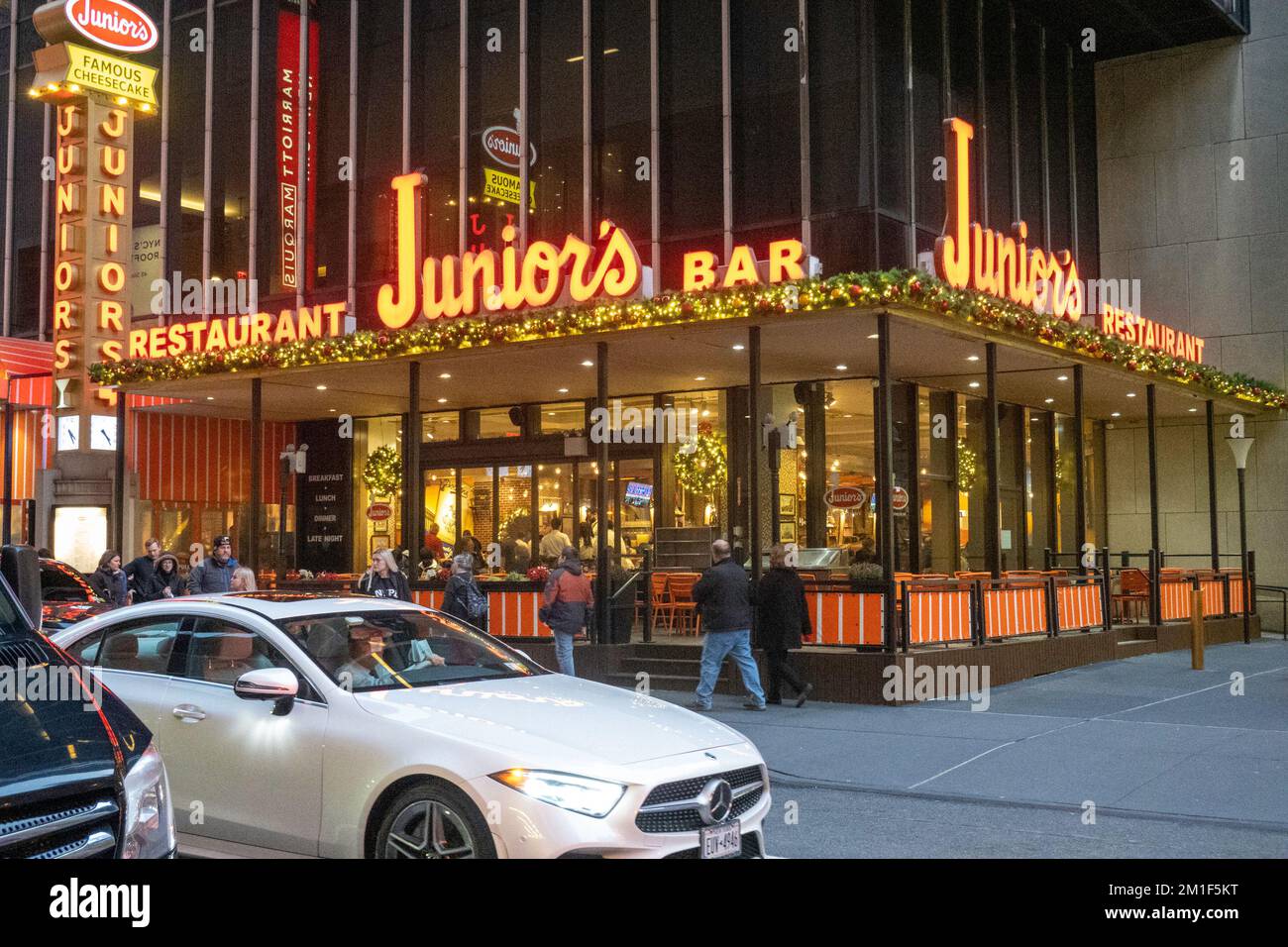 Junior's Cheesecake Restaurant, Times Square, NYC 2022 Stock Photo Alamy