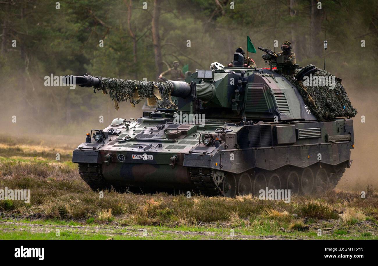 Munster, Germany. 10th May, 2022. A self-propelled howitzer 2000 (PzH 2000) of the Bundeswehr (German Armed Forces) circulates during maneuvers near the city of Munster. German tank manufacturer Krauss-Maffei Wegmann (KMW) will centralize the repair and maintenance of heavy weapons delivered by Germany to the Ukrainian Army, such as the PhZ 2000 self-propelled howitzer, at a center located in the Slovakian town of Michalovce, near the Ukrainian border, following an agreement between the governments involved. Credit: Philipp Schulze/dpa/Alamy Live News Stock Photo