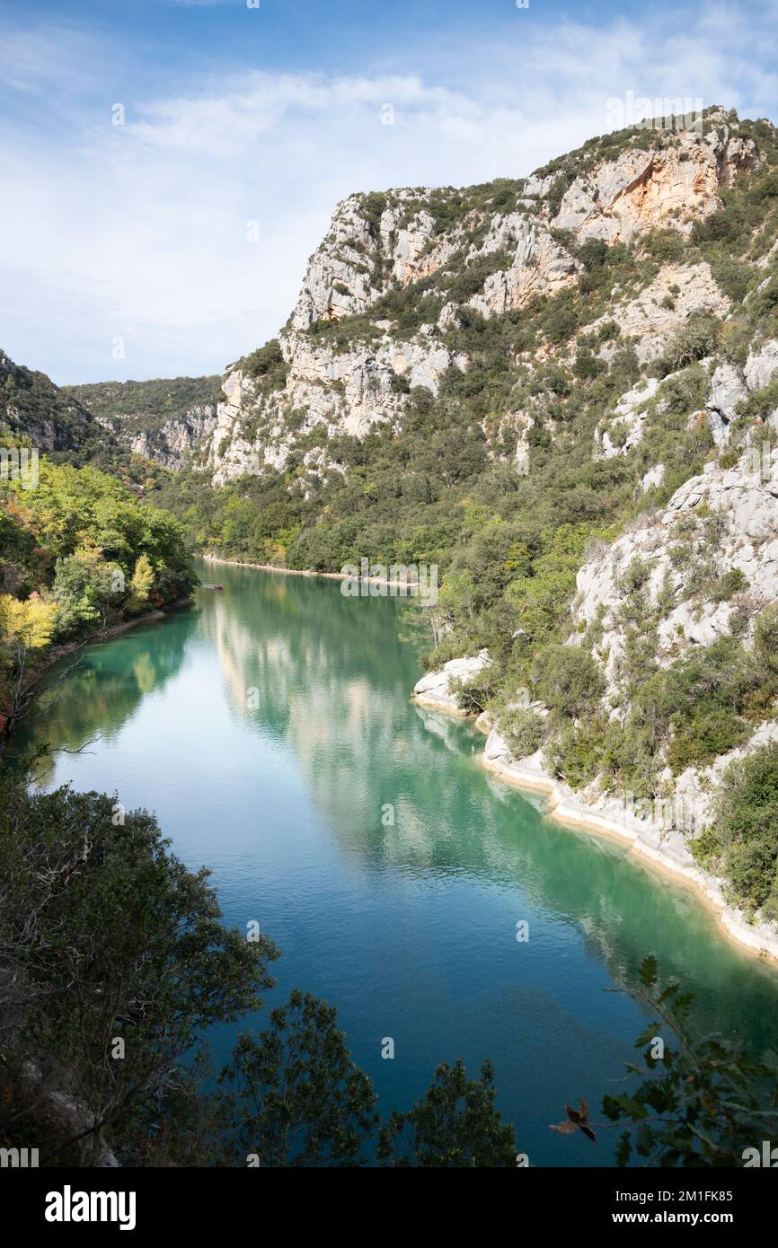 People kayaking on the Verdon river surrounded by medium cliffs in autumn, Lower Verdon Gorges, France Stock Photo
