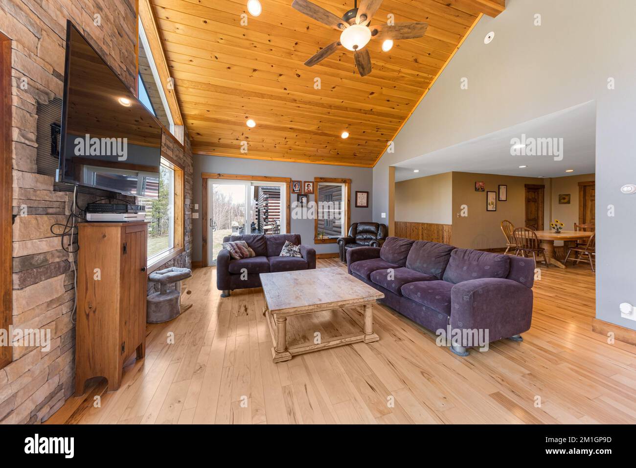 Curated visual reference: Gallery Detail: The Beautiful Contemporary Rustic Cabin Interior Living Room Design