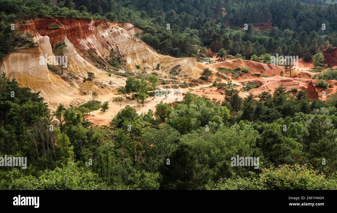 Rustrel Colorado Colorado provencal in rustrel hi-res stock photography and images - Alamy