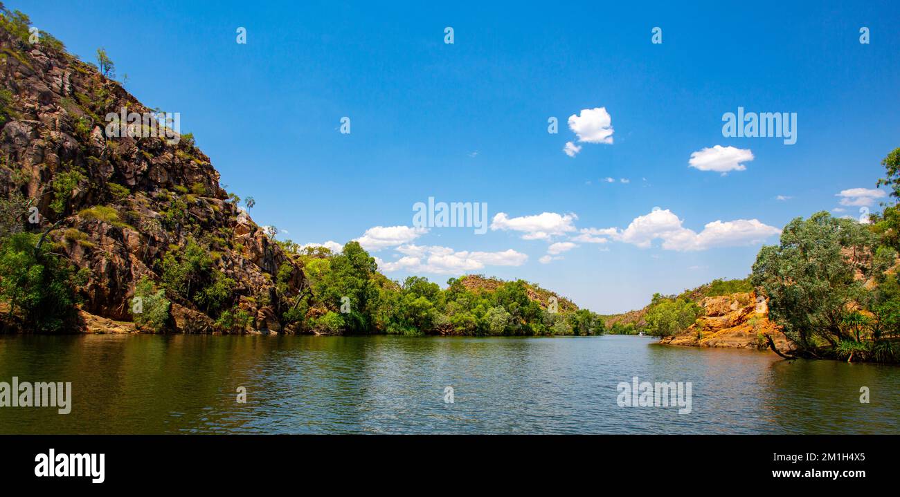 Panoramic view of the Katherine River and its deep gorge carved through ancient sandstone, in Nitmiluk (Katherine Gorge) National Park, Northern Terri Stock Photo