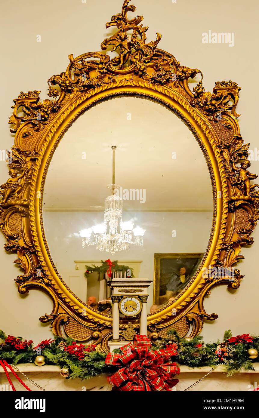 Fireplace mantel hi-res stock photography and images - Alamy