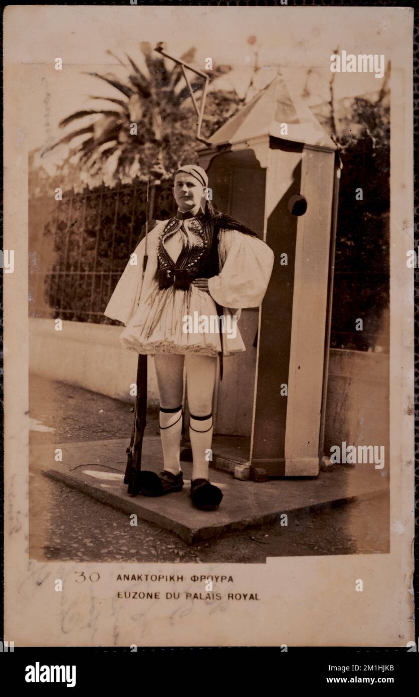 Ανακτορικη φρουρα - Euzone du Palais Royal , Soldiers, Greece. Stratos. Euzōnoi. Nicholas Catsimpoolas Collection Stock Photo