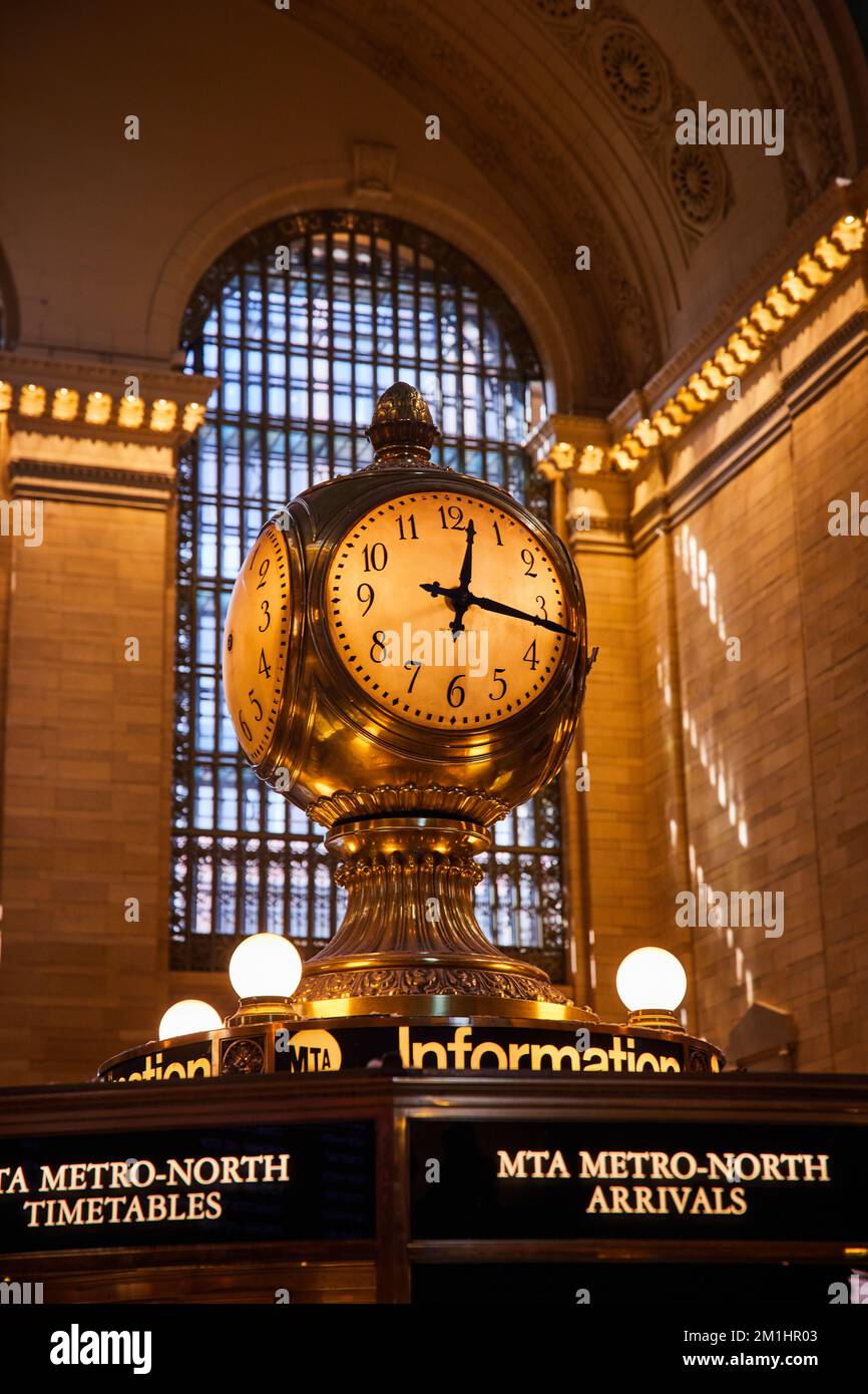 New York Grand Central Terminalの掛け時計、10年くらい前にアメリカにて購入 Nyc grand central watch hi-res stock photography and images - Alamy