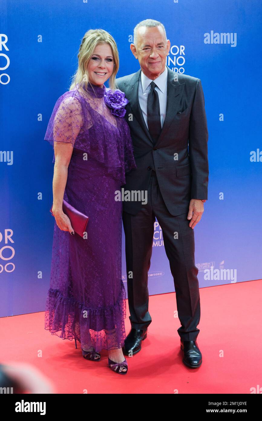 Madrid, Spain. 12th Dec, 2022. American actor Tom Hanks (L) and Rita Wilson  attend the premiere of ''El Peor Vecino Del Mundo'' at Cine Capitol on  December 12, 2022 in Madrid, Spain. (