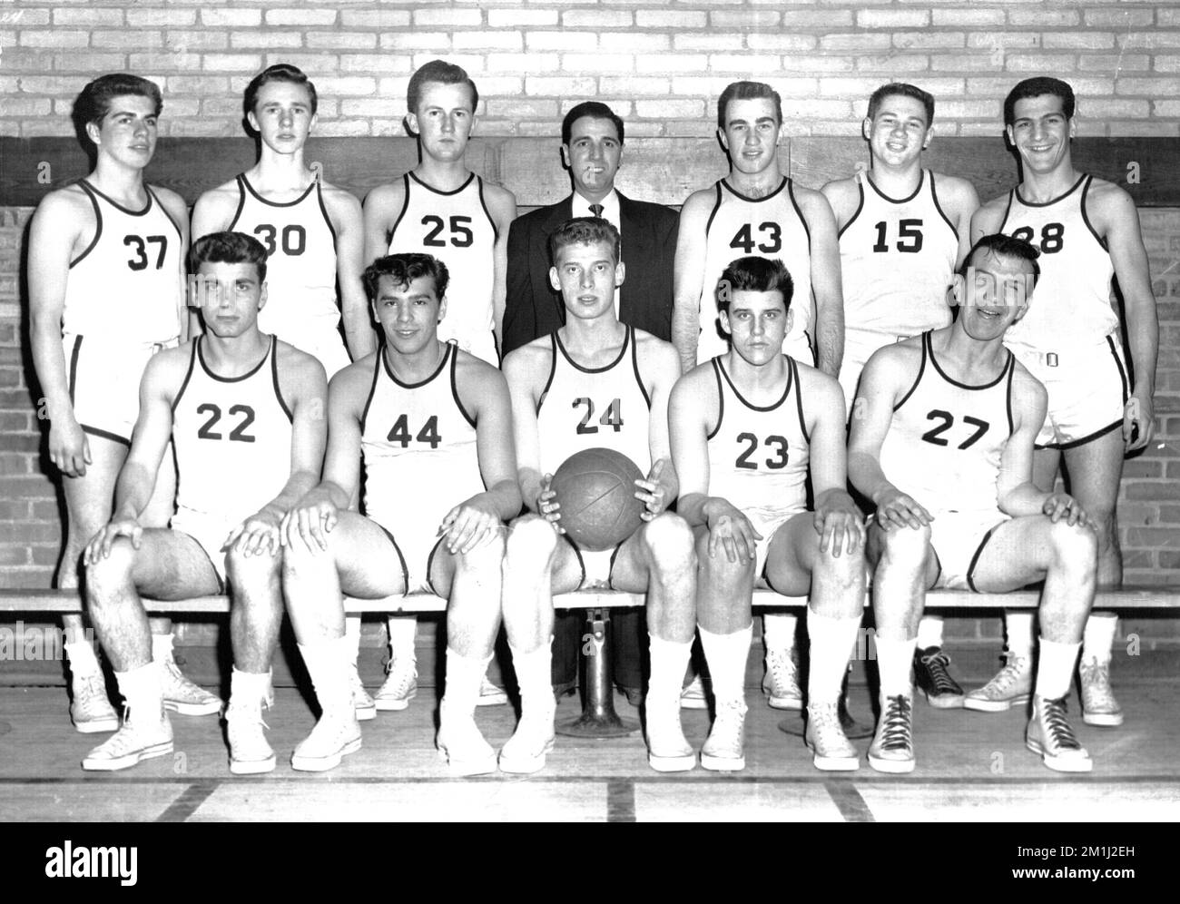195? Lawrence High School basketball team , Basketball players, Lawrence High School Lawrence, Mass. Stock Photo