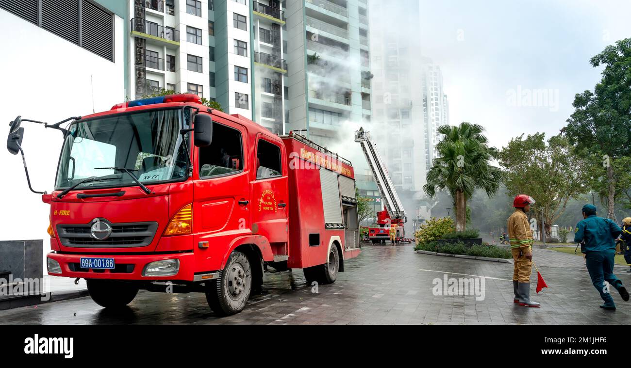 Ecopark Urban Area, Hung Yen, Vietnam - November 18, 2022: Hung Yen Provincial Fire Police held a rehearsal of fire fighting and rescue plans at Ecopa Stock Photo