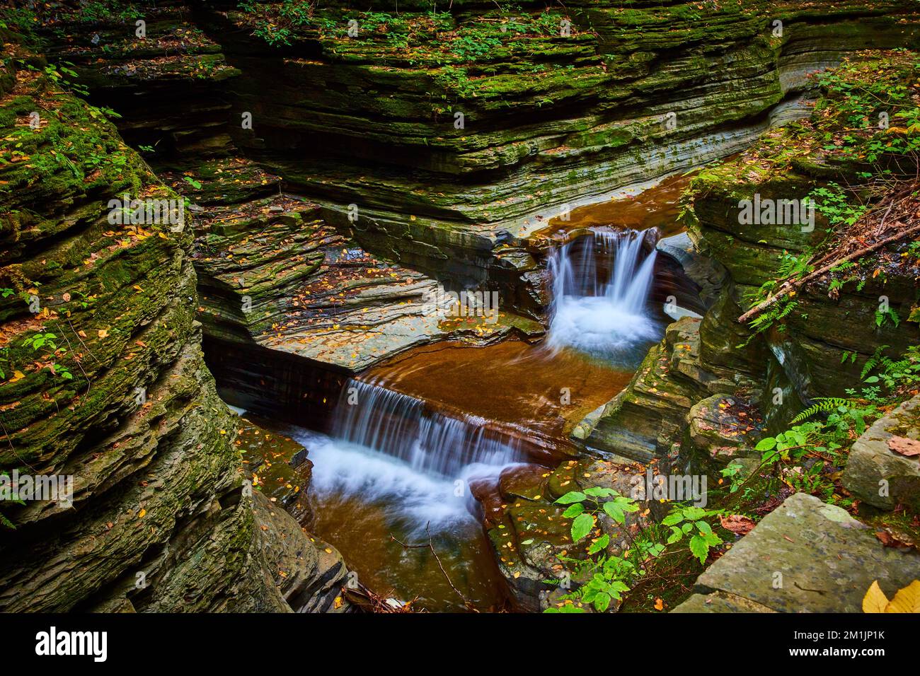 Deep gorge flowing waterfalls hi-res stock photography and images - Alamy