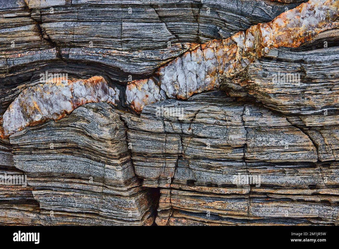 Detail texture of rocks with shiny vein of minerals and gemstones Stock ...