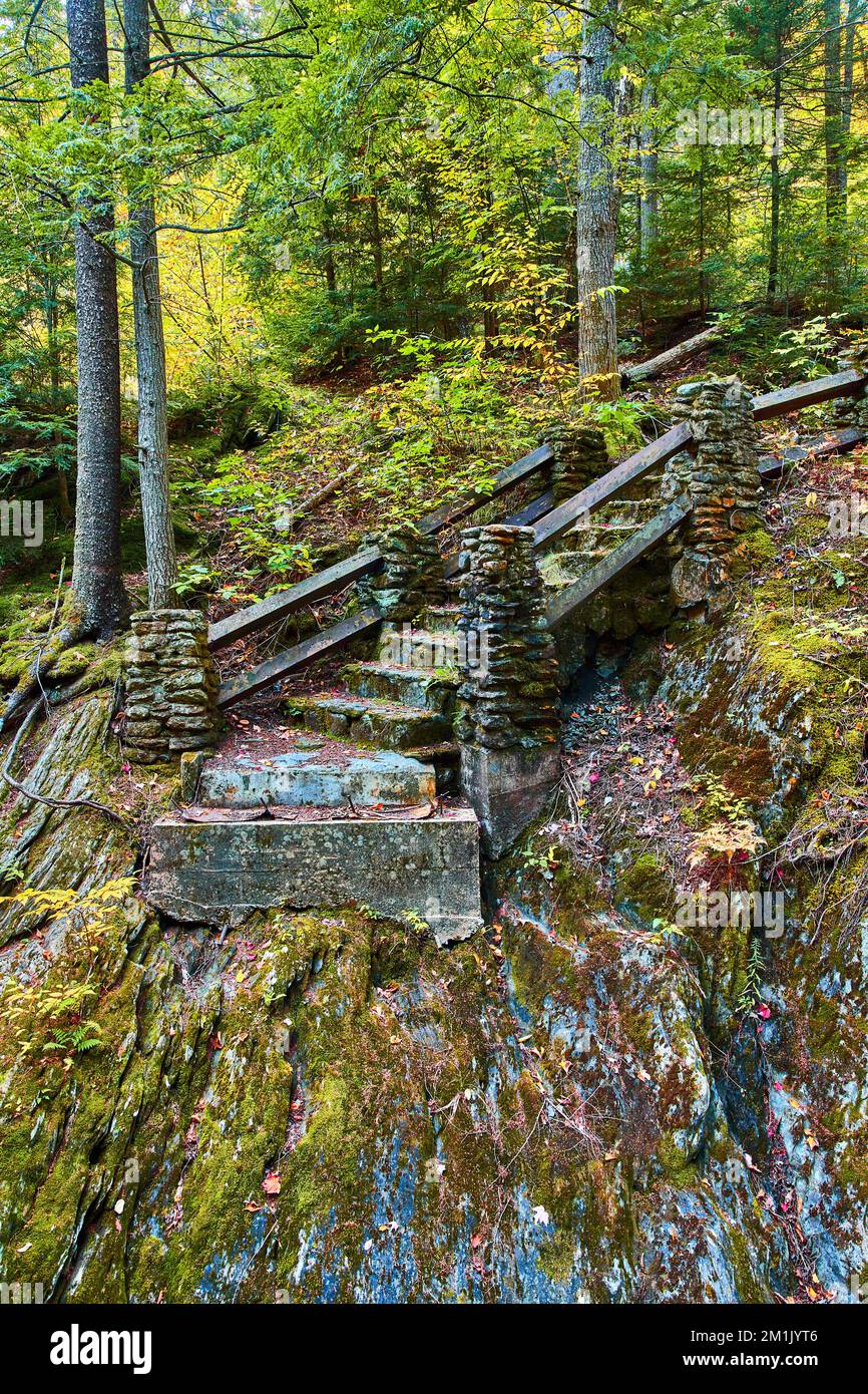 Dangerous cliff decay hi-res stock photography and images - Alamy